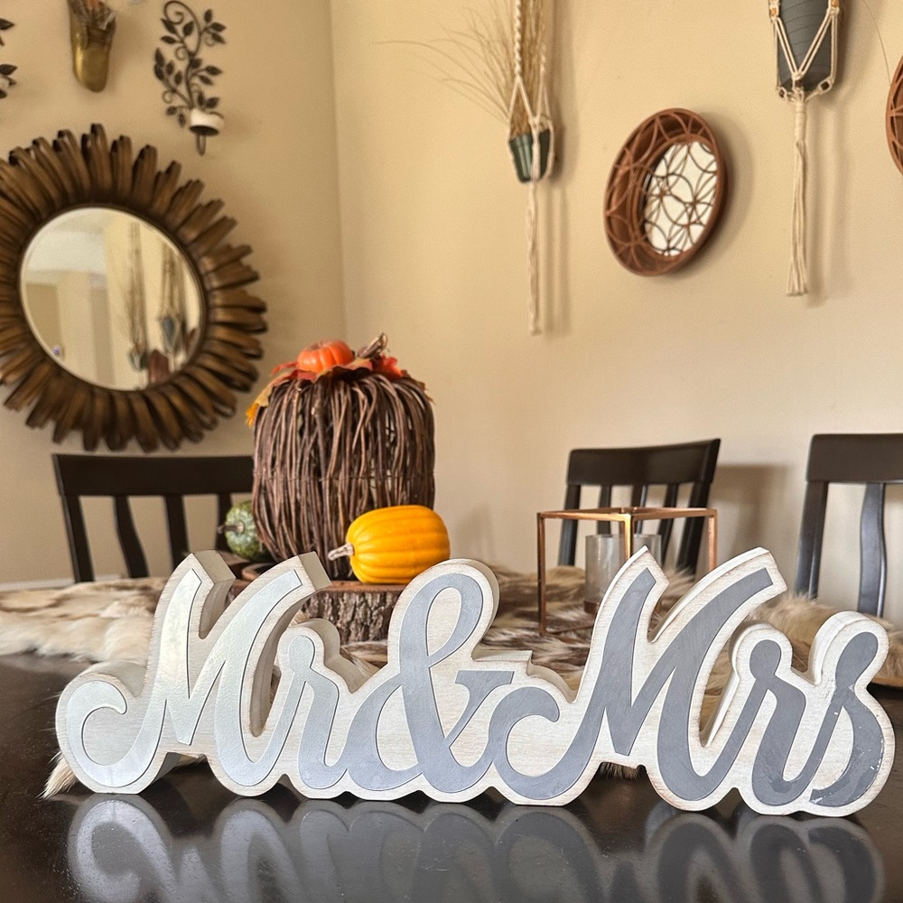 Wedding Mr & Mrs Sweetheart table silver & white decoration
